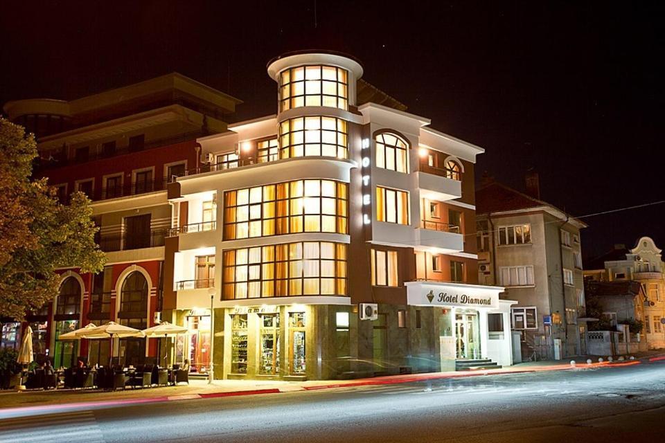 Hotel Diamond Kazanlŭk Buitenkant foto